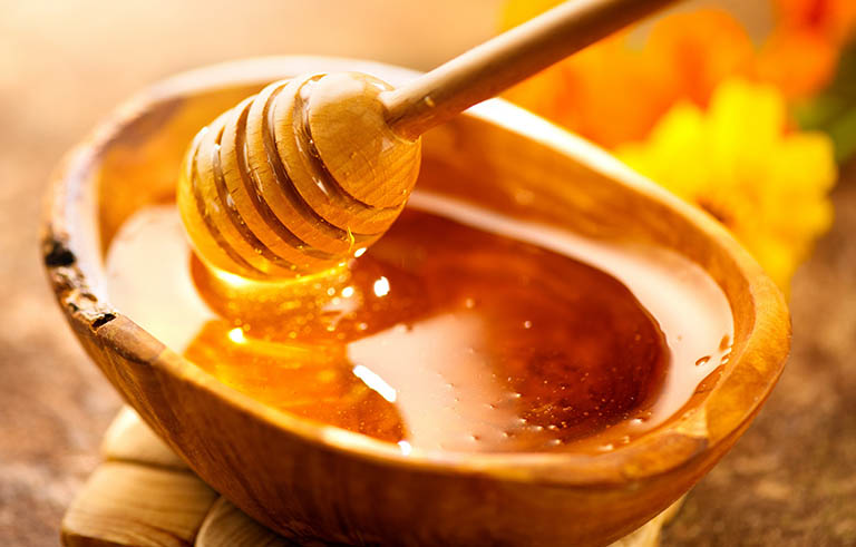5 cách trị viêm nang lông bằng mật ong đơn giản